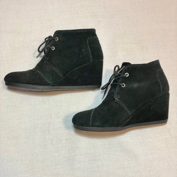 TOMS Desert Wedge Ankle/Bootie. Black. Size 7 - Picture 2 of 8